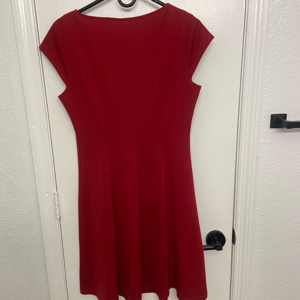 Elegant Red Midi Dress - Picture 2 of 6